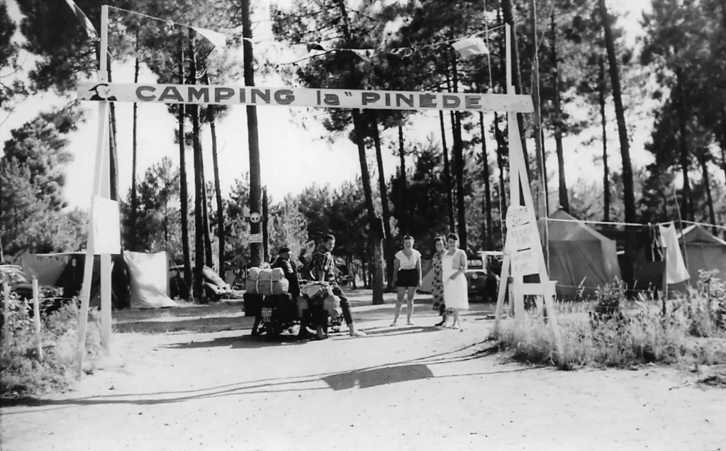 Entrée du camping La Pinède en forêt